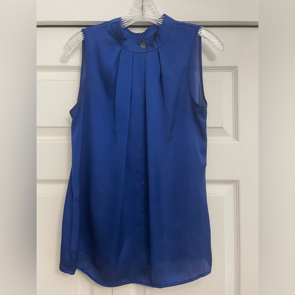 NOTATIONS sleeveless halter top, with back neck button. 100% polyester